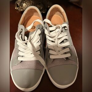 NWOT Women’s Revitalign Mallory Orthotic Canvas Leather Sneakers Shoes Sz 6.5